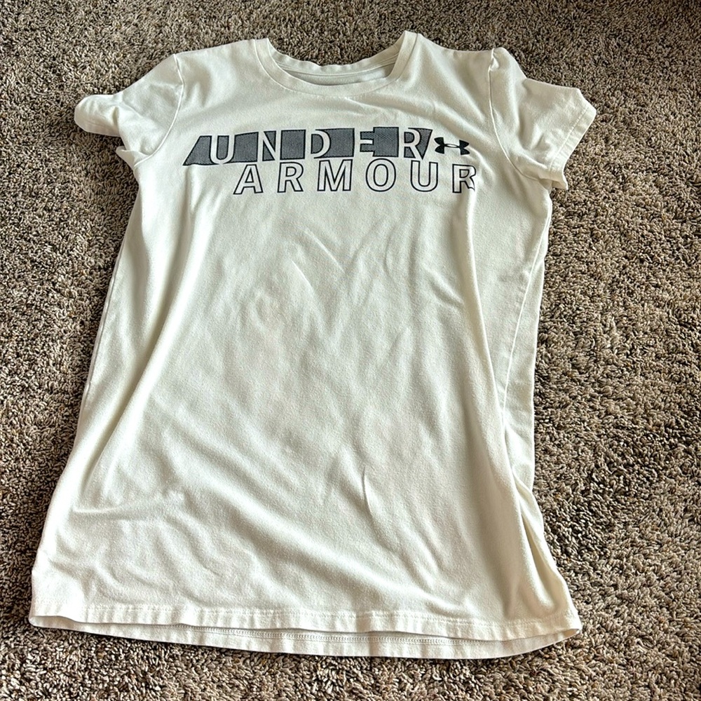 size small under armor t-shirt perfect condition
